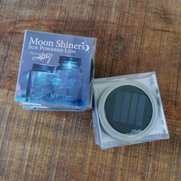Bnib Solar-Powered LED Mason Jar Lids by Moon Shiners - Picture 1 of 2